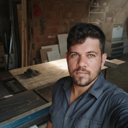 ARI SOBREIRA | Marceneiro